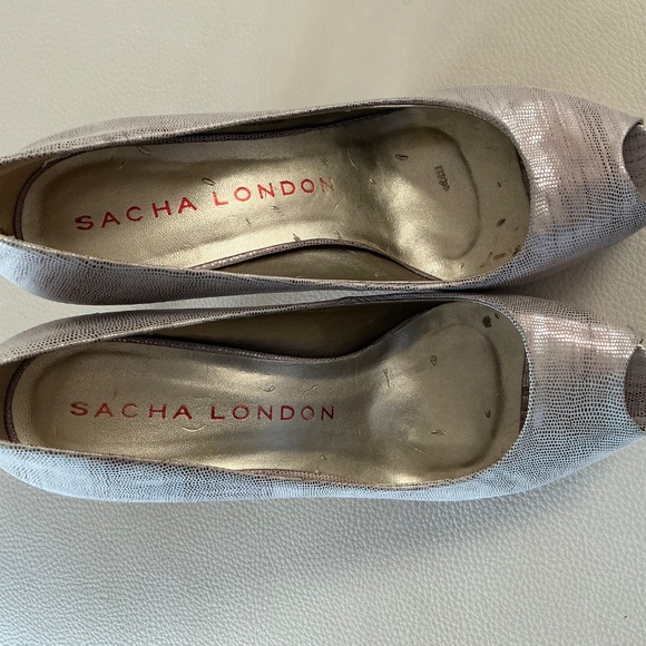 Sacha London, Size 9, Soft Shimmery Lilac Peep Toe Leather Upper Pumps. - Picture 11 of 11